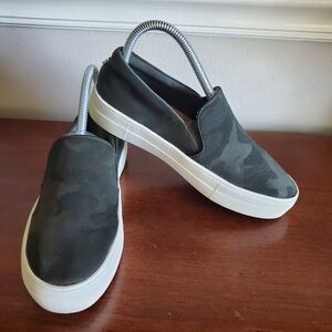 Steve Madden Women's Gills Classic‎ Slip-On Fashion Sneaker, Camo, Size 6.5